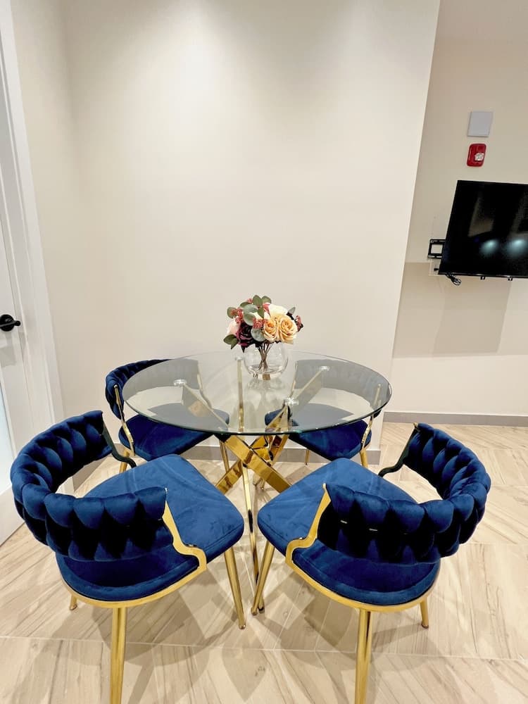 Toronto Rooms and Suites