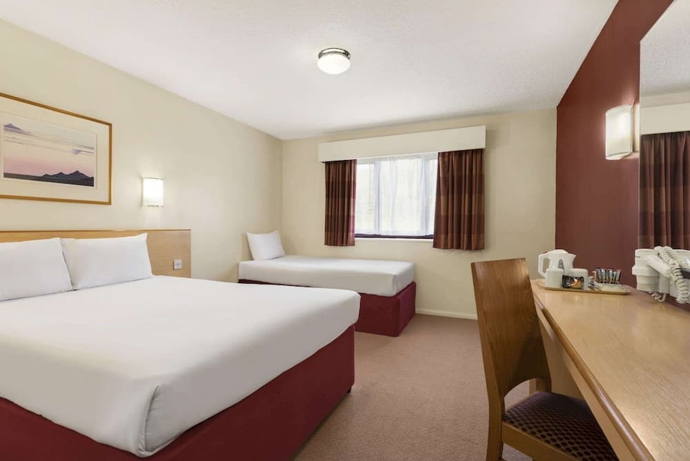Days Inn by Wyndham Warwick South M40