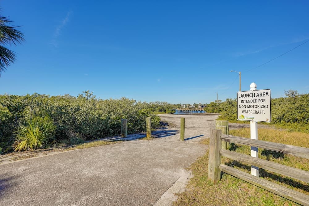 Dtwn Palm Harbor Condo: Walk to Water!