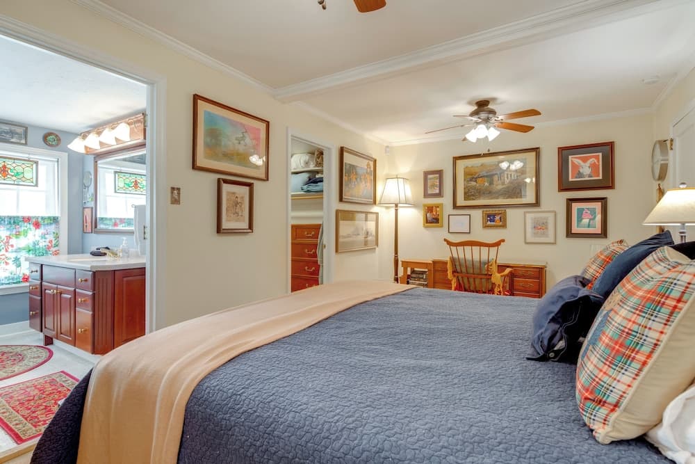 Hike, Sip & Explore! Blue Ridge Mtn Cabin w/ Porch