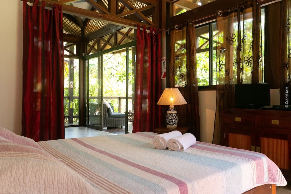 Kenaki Lodge