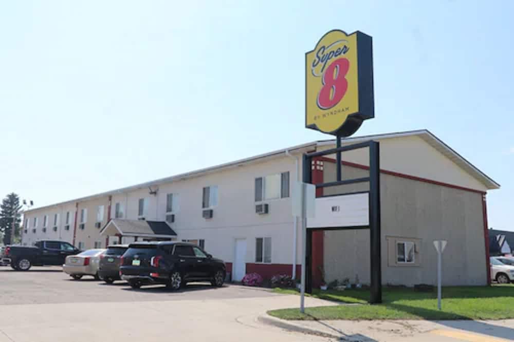 Super 8 by Wyndham West Fargo Main Ave ND