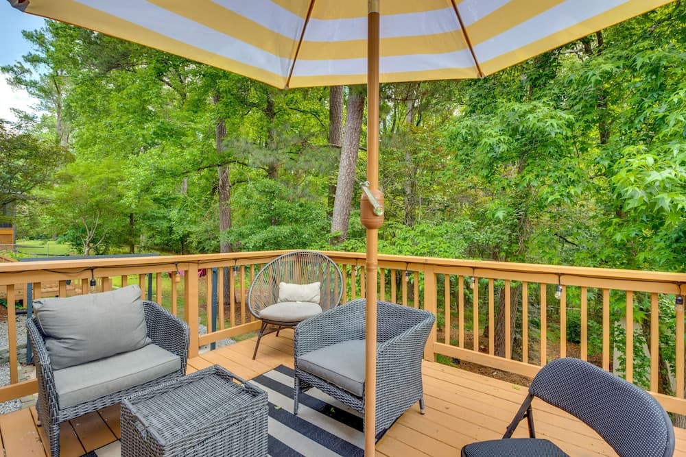 Lilburn Home w/ Deck, 20 Mi to Downtown Atlanta!