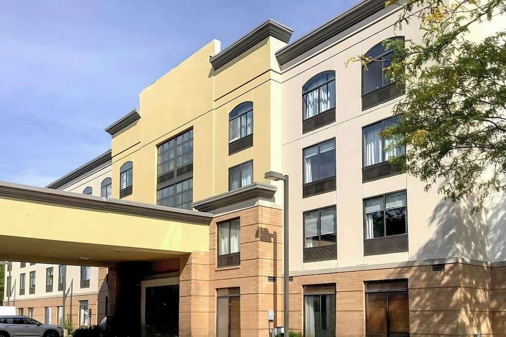 Comfort Inn & Suites Arlington Heights - Schaumburg