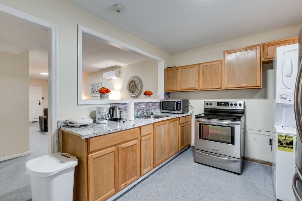 Comfortable Elizabeth Retreat ~ 16 Mi to Manhattan