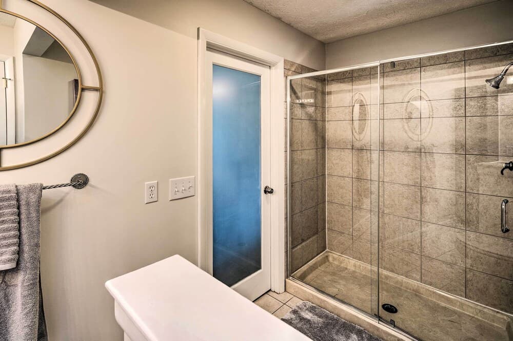 Laurel Park Home: 2 Mi to Downtown Hendersonville