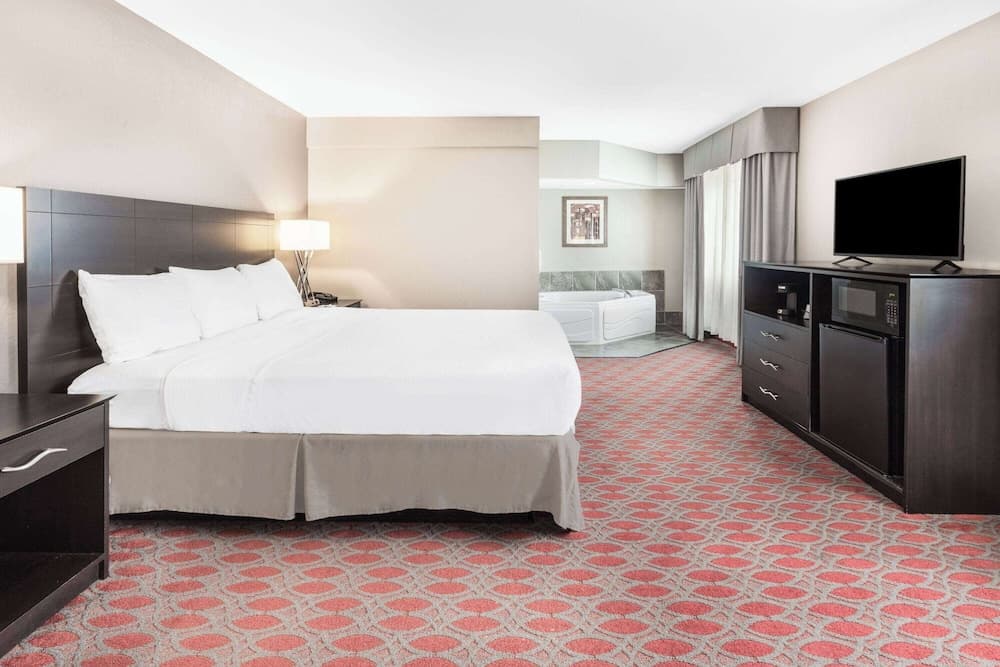 Baymont by Wyndham Brooklyn Center