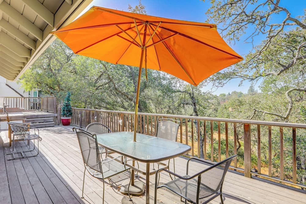 5 Mi to Lake Natoma: Home w/ Deck in Orangevale!