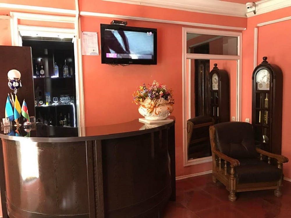 David L Hotel