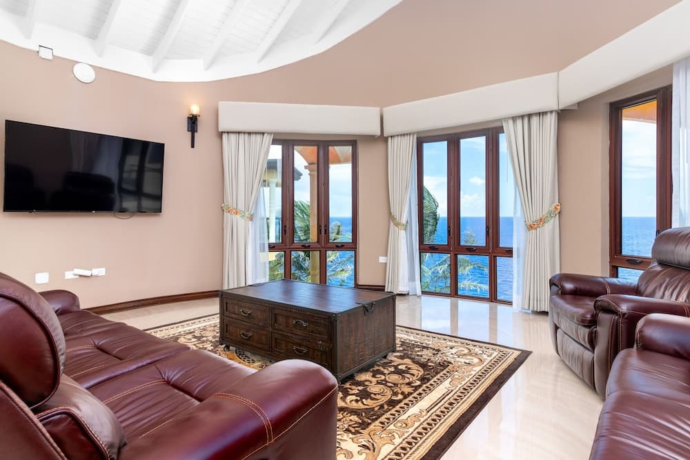 Breathaking Luxury Cliffside Villa