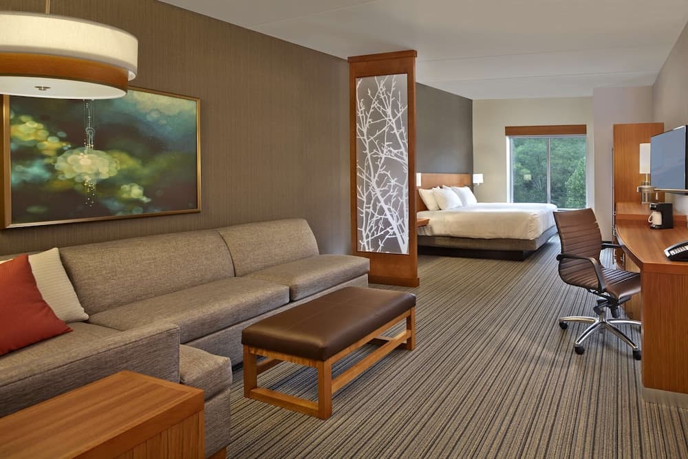 Hyatt Place Chapel Hill / Southern Village