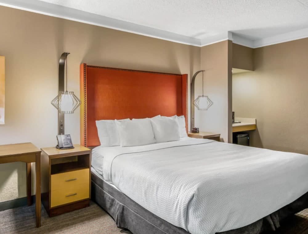 La Quinta Inn & Suites by Wyndham San Francisco Airport N
