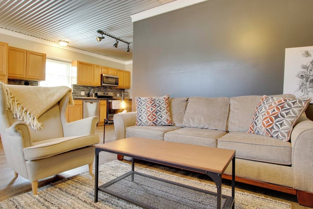 3 Mi to Shops & Eats in Uptown: Greenwood Studio