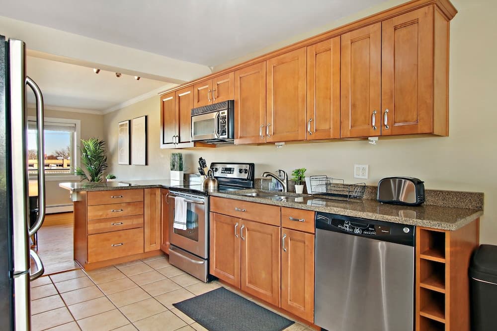 Sunny 1BR Apt in Suburb - Salem 3C rep