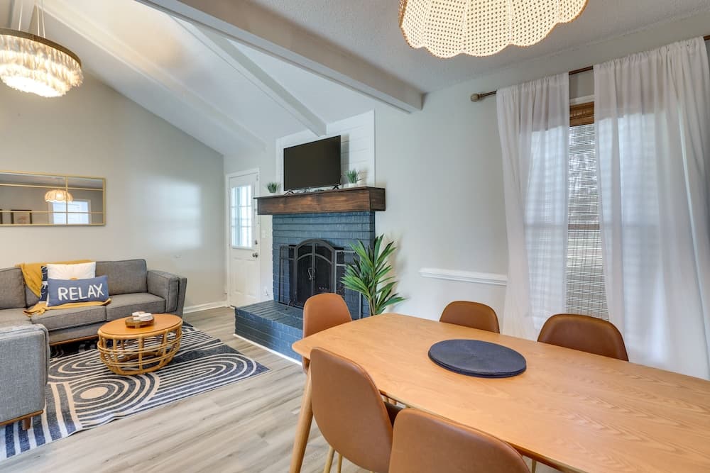 Summerville Vacation Rental: 4 Mi to Downtown!