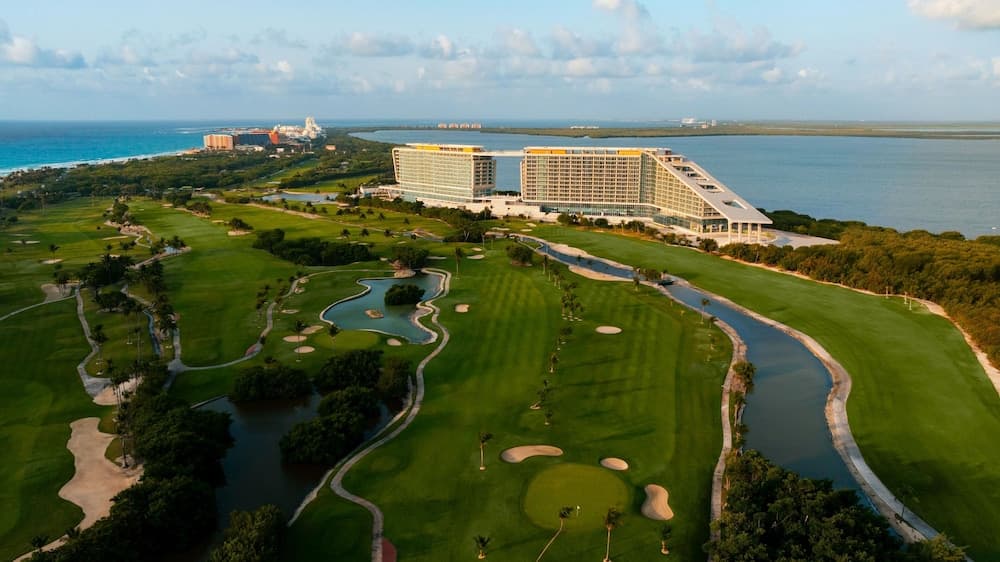 Hyatt Vivid Grand Island Cancun Adults Only All-Inclusive