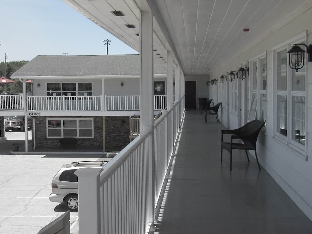 Brewer Motor Inn