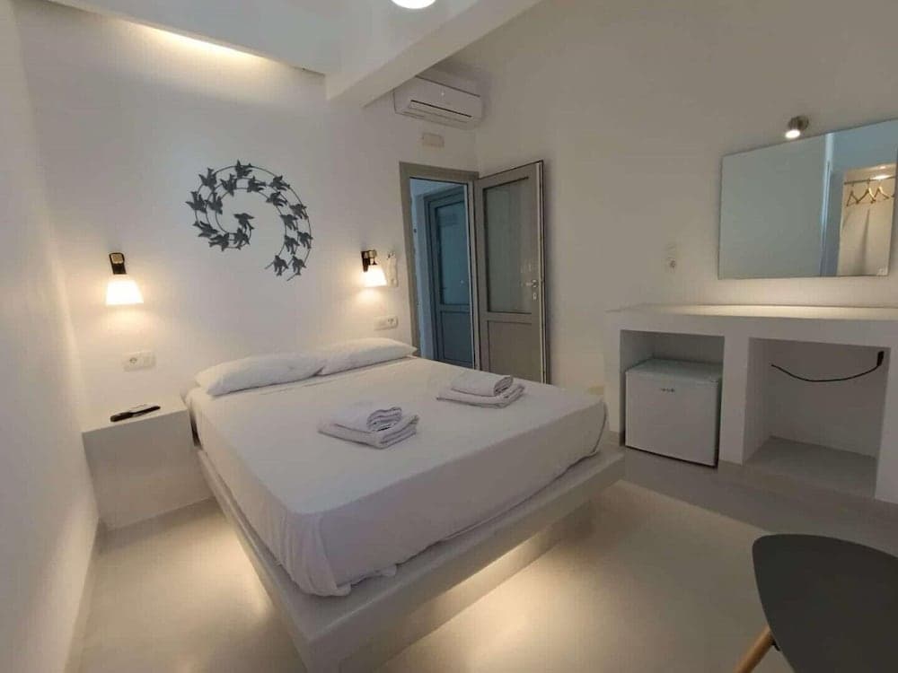 Nolis White Fira
