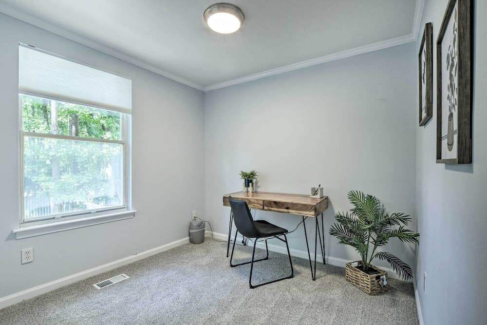 Walk to Dtwn & Breweries: Townhome in Cary!