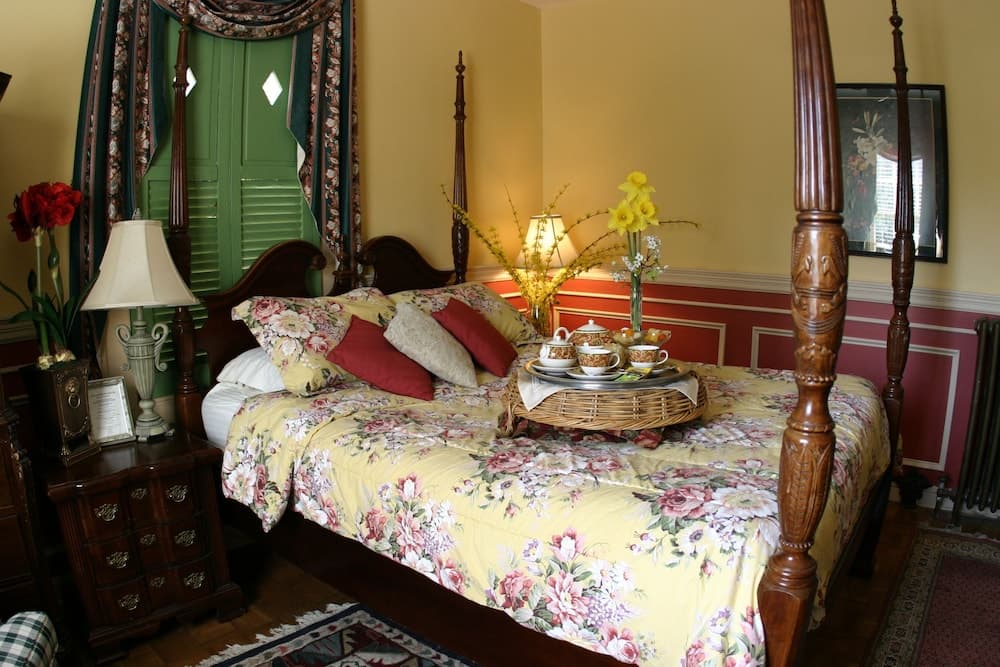 Williamsburg Manor B&B
