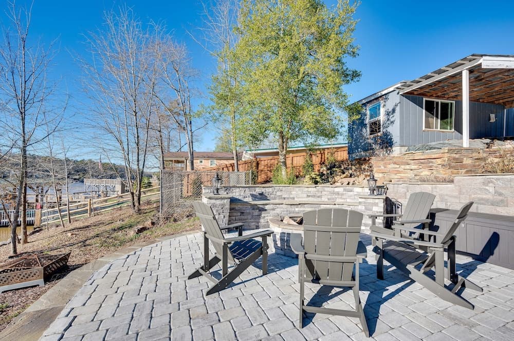 Lakefront New London Retreat w/ Dock & Hot Tub!