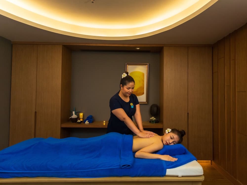 Novotel Phuket City Phokeethra Hotel