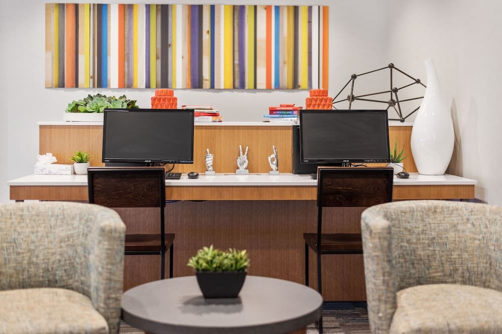 Holiday Inn Express Hotel and Suites West Valley by IHG