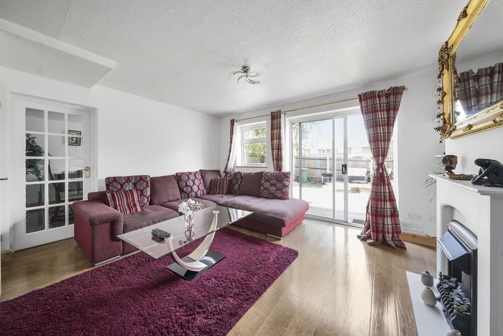 House - Sleeps 8 & On-site Parking