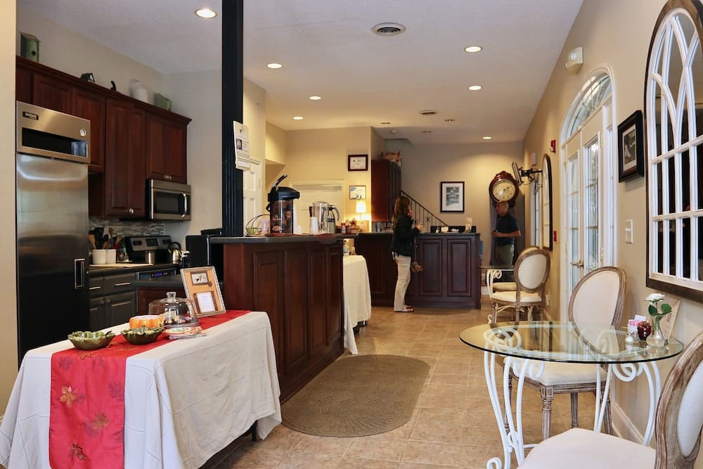 Acorn Inn