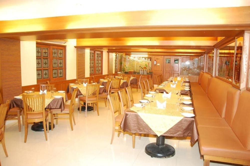 Nahar Manchester Inn