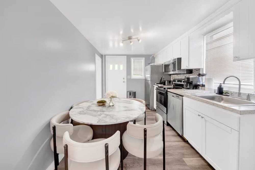 Single Family 3BR Home Game Room Parking