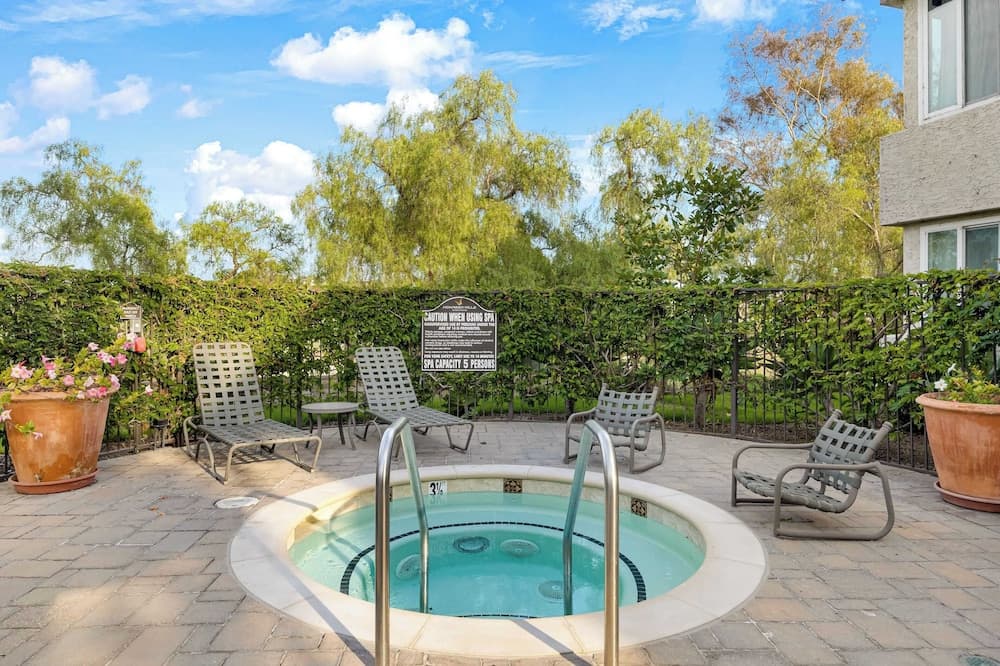 Coastal Retreat With Pool, Hot Tub, BBQ Patio & Minutes to Dana Point Harbor, Monarch Beach, Laguna Beach & Golf Courses Ritz Pointe Condo