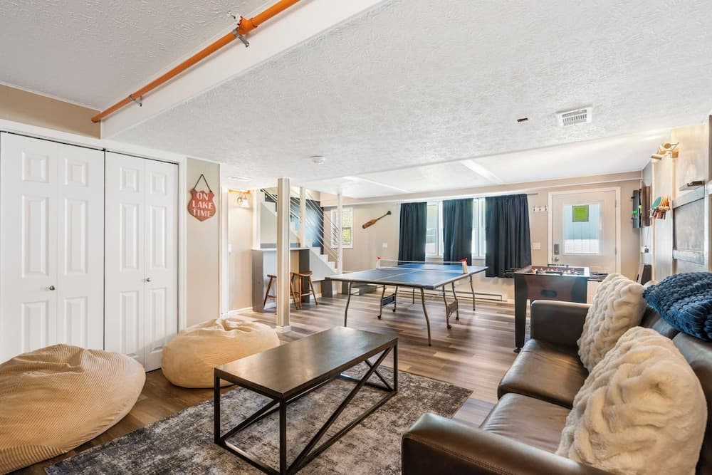 Branson Downtown Beauty - 4 BDR Home Sleeps 15