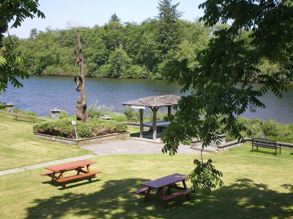 Campbell River Lodge by Riverside