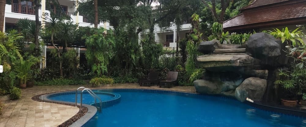 Meet Holiday Hotel