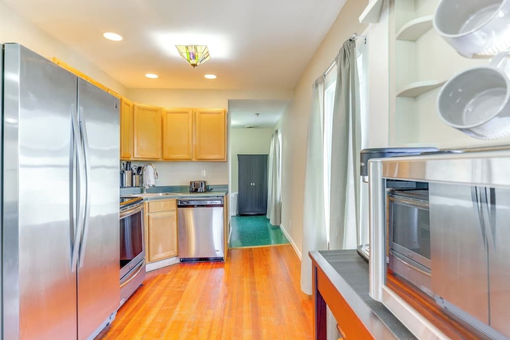 1 Block to Dtwn Seneca Falls: Apartment w/ Yard!