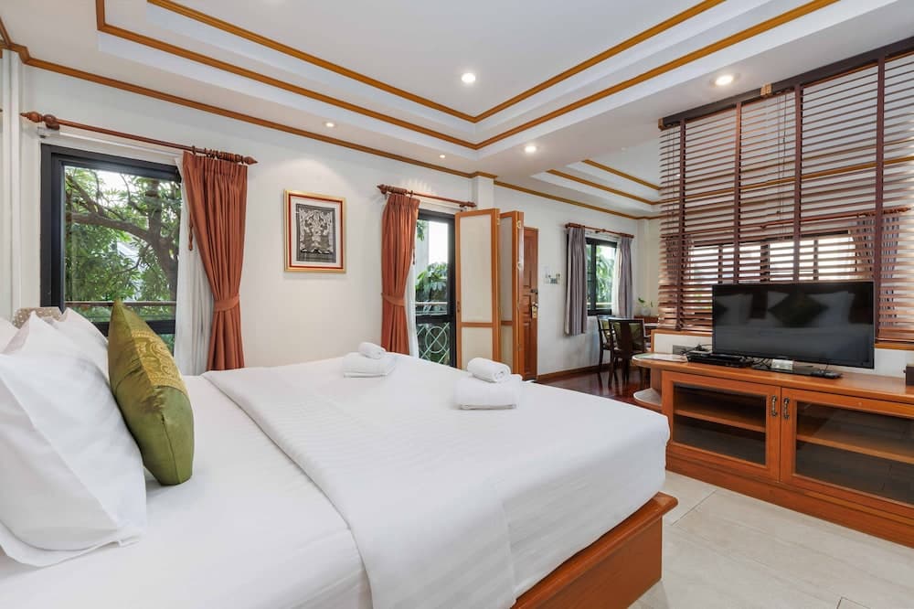 Charlie House Pinklao