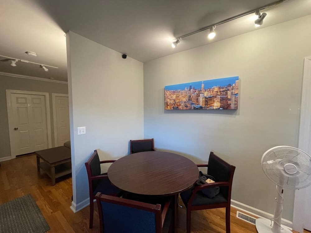 Cozy, Clean Updated Sensational Bright Relaxing Private Room Ren