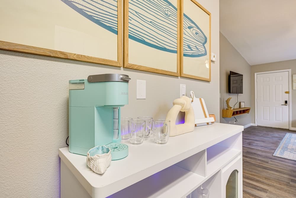 Dtwn Palm Harbor Condo: Walk to Water!