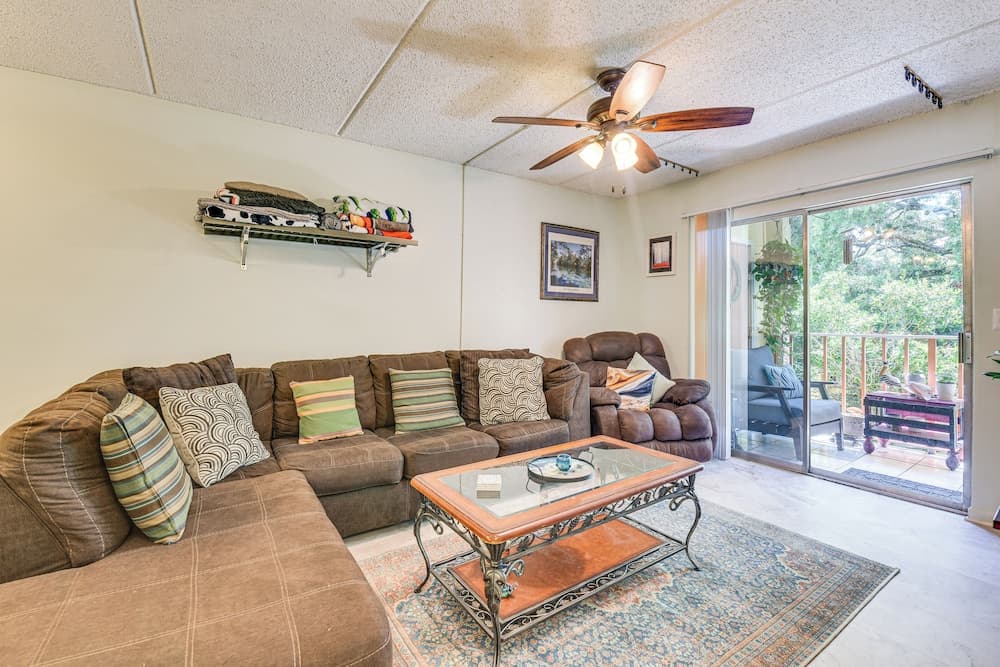 Pool & Beach Access: Lovely Mary Esther Condo!