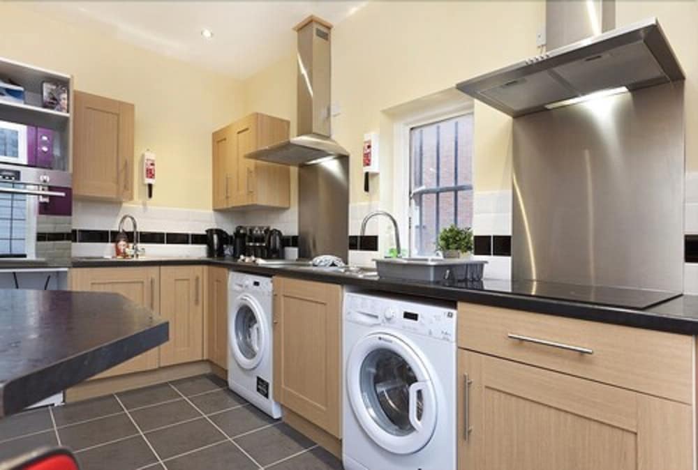 Victoria Centre Apartments & Annexe