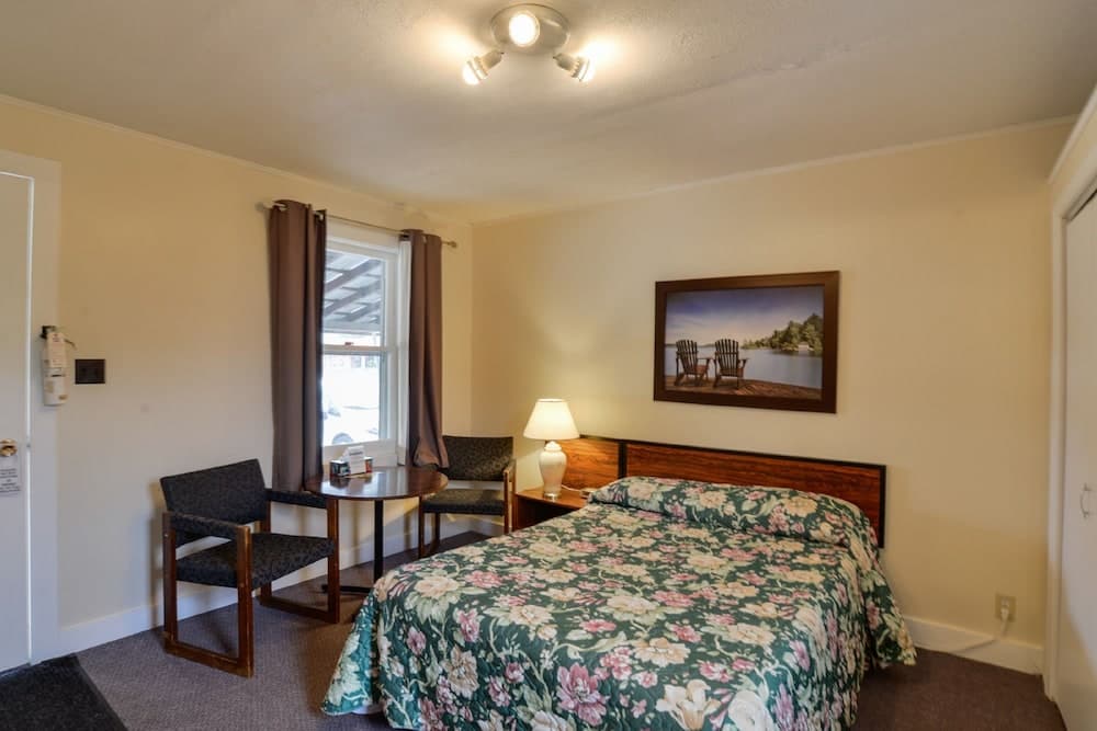 Oakwood Motel