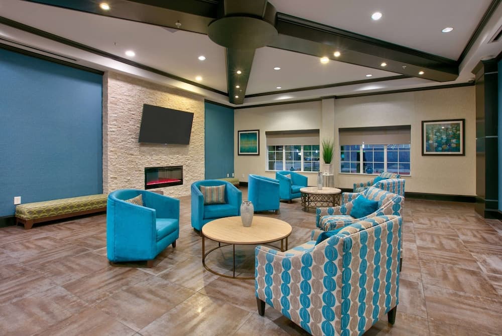 La Quinta Inn & Suites by Wyndham Dallas Grand Prairie South
