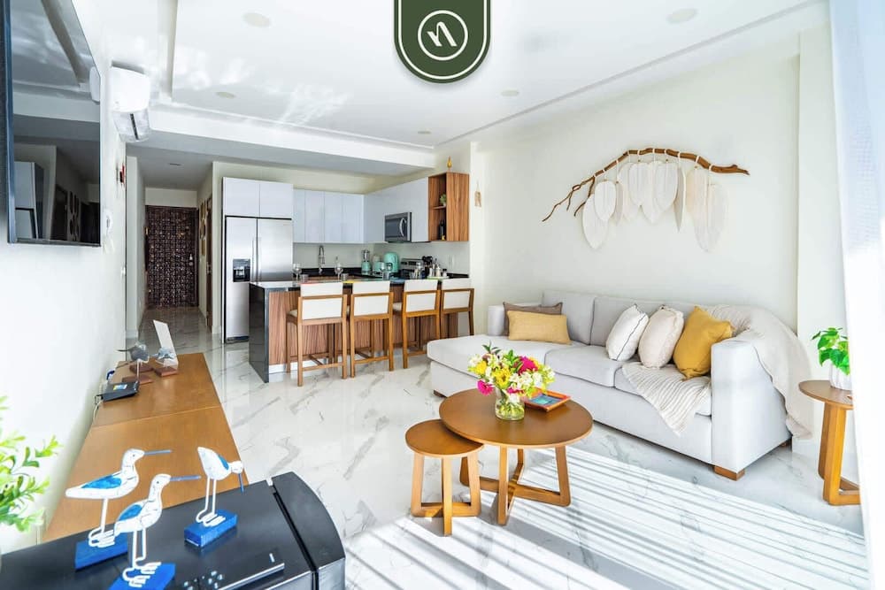 3BR Condo Right Next to the Beach - Pool - Palapa