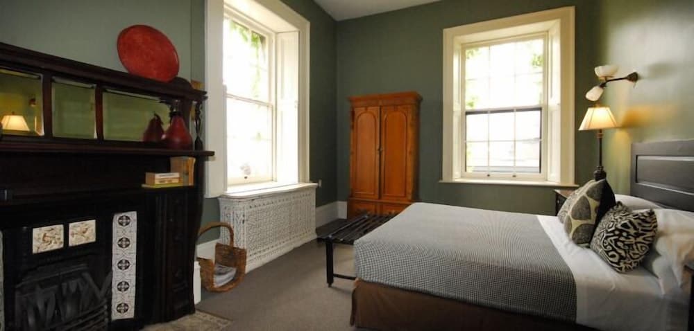 Frontenac Club Inn