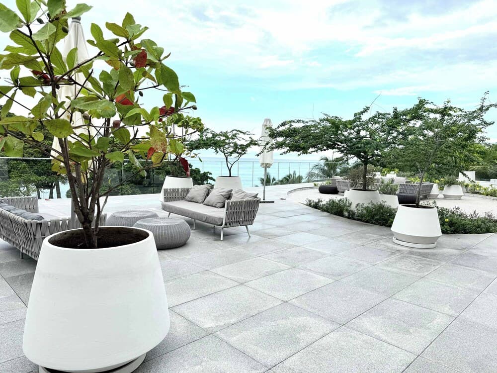 Luxury 2BR Bolongo Ocean View Private Beach