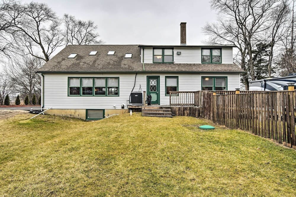 Pet-friendly Bartlett Farmhouse w/ Deck!