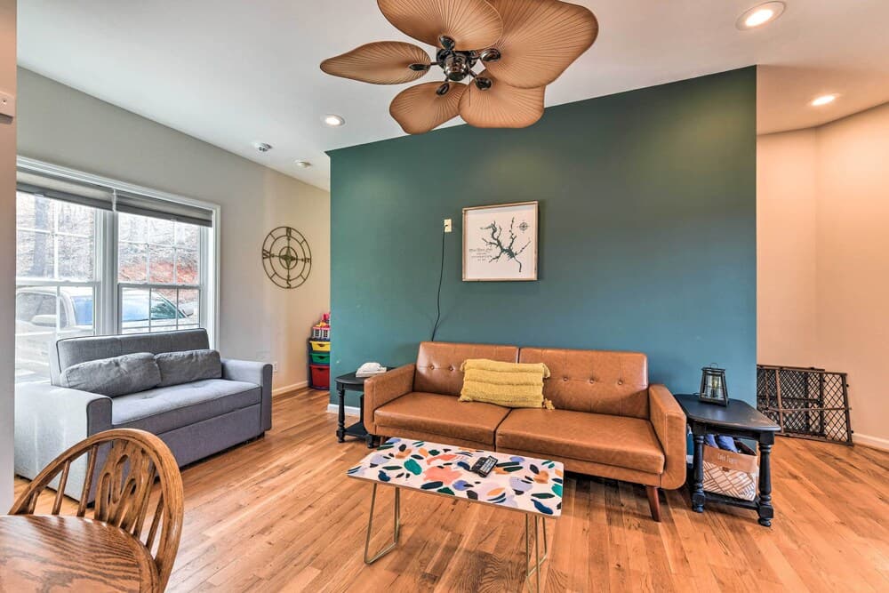 Lakefront Lexington House w/ Spacious Deck!