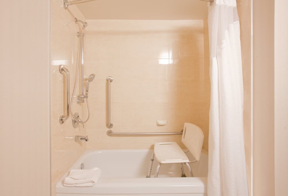 Holiday Inn Vancouver Centre by IHG