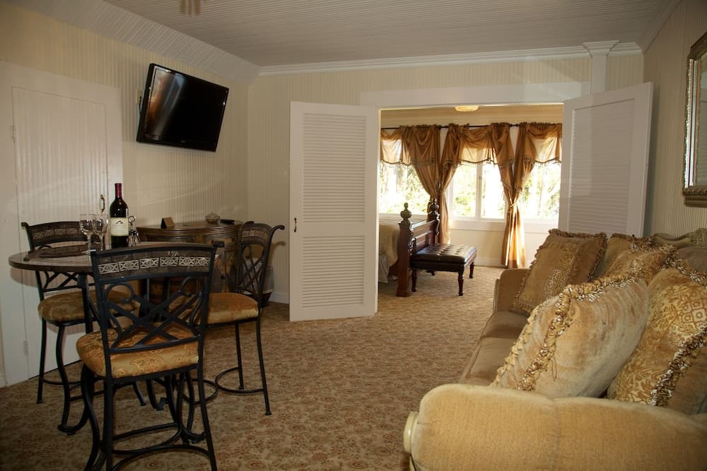 Monarch Cove Inn
